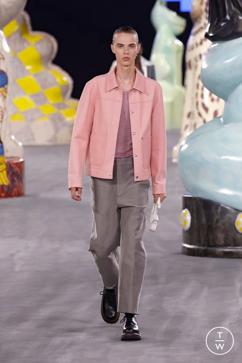 Fashion Week Paris Spring-Summer 2025 look 21 from the Dior Men collection menswear