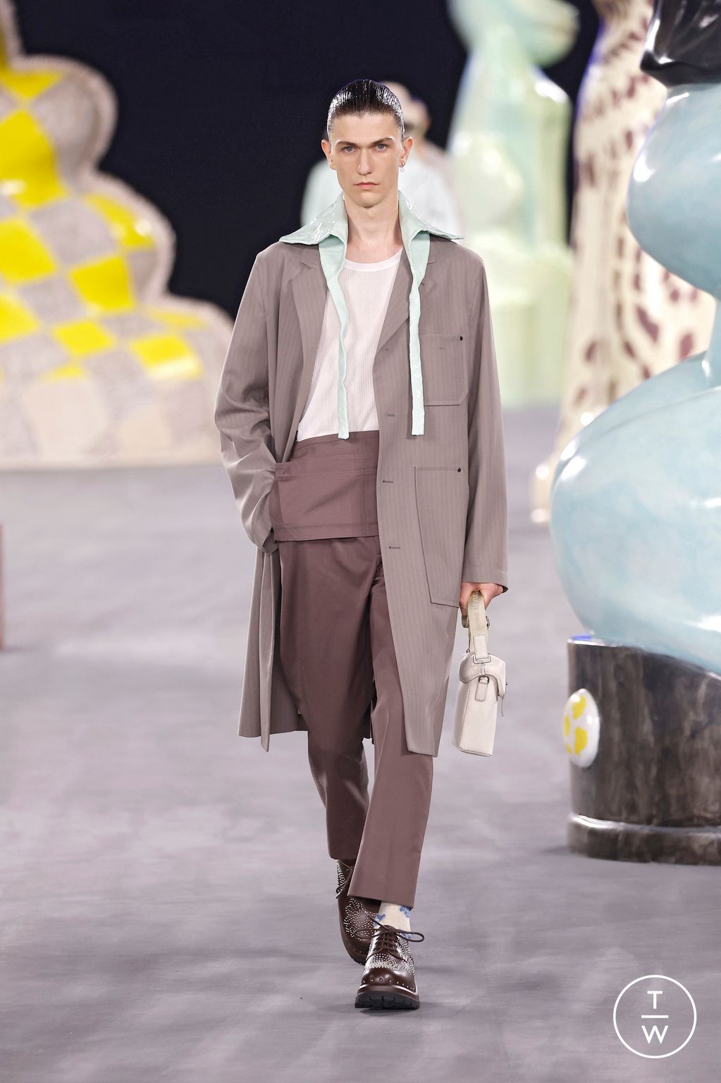 Fashion Week Paris Spring-Summer 2025 look 32 from the Dior Men collection 男装
