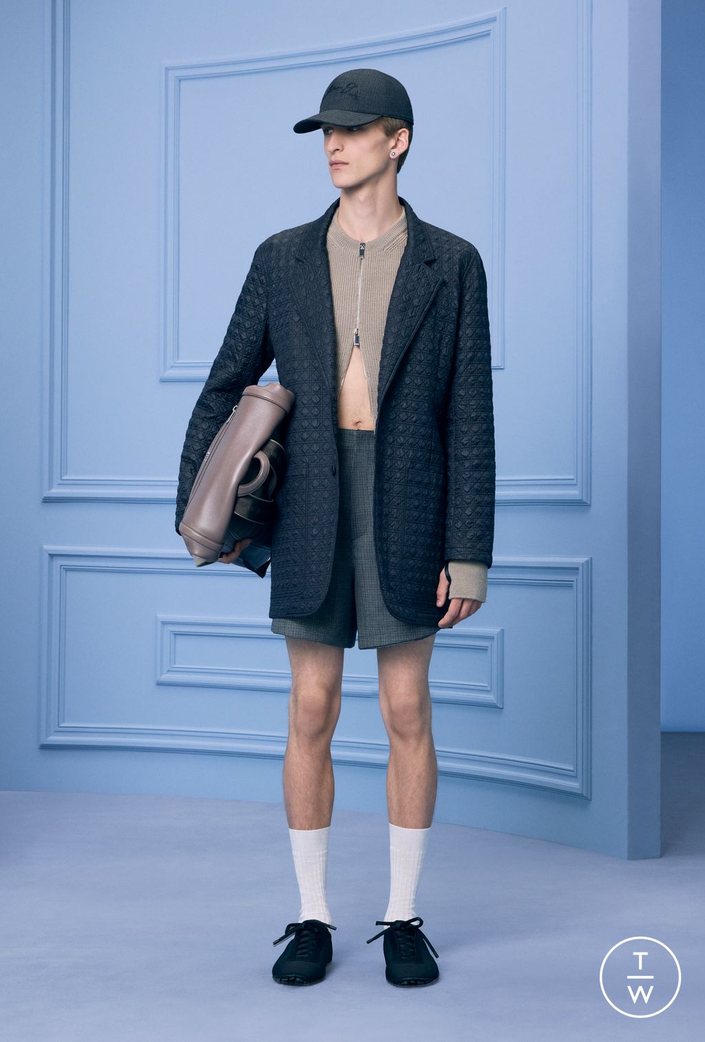 Fashion Week Paris Pre-Fall 2024 look 37 from the Dior Homme collection 男装