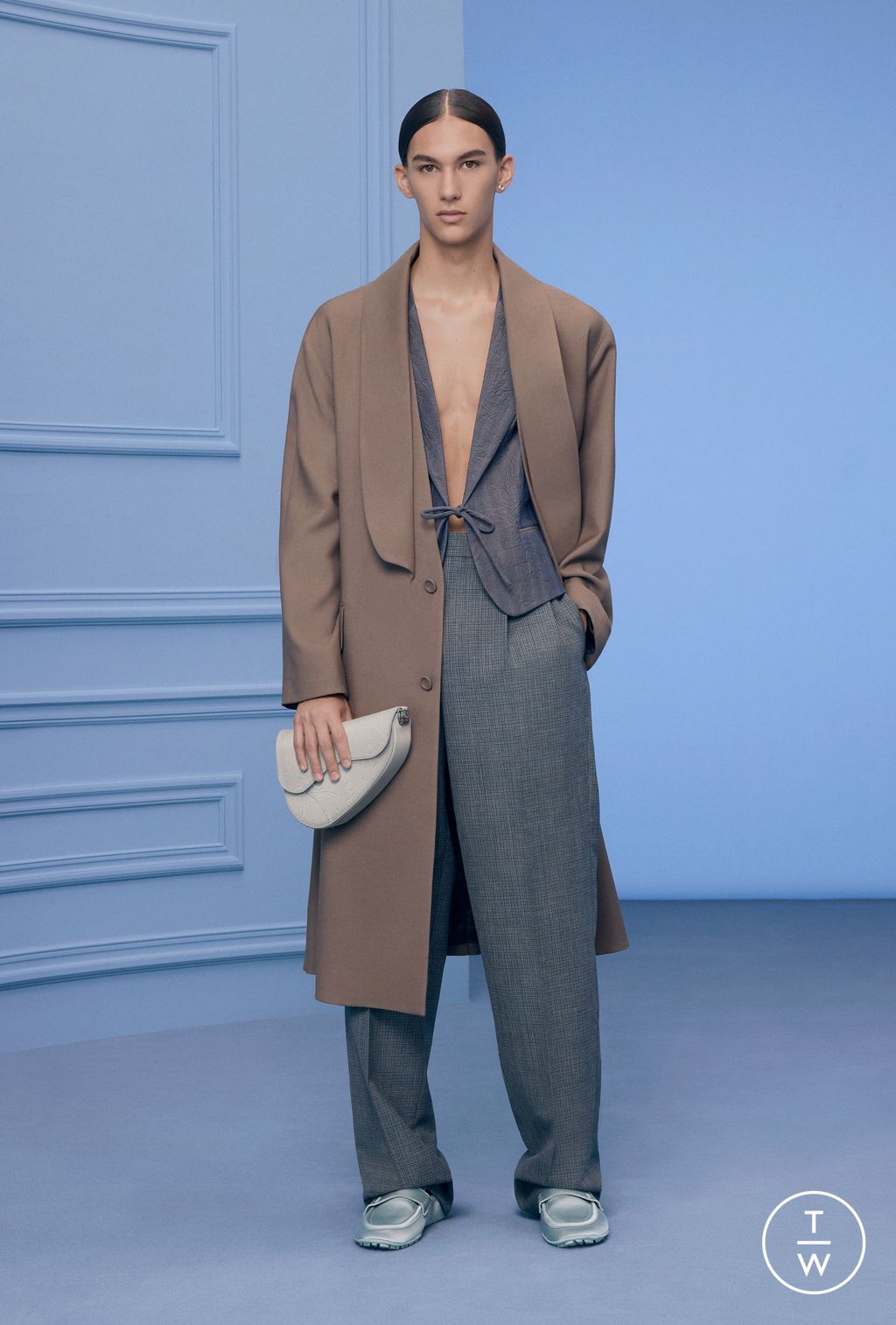 Fashion Week Paris Pre-Fall 2024 look 44 from the Dior Homme collection menswear