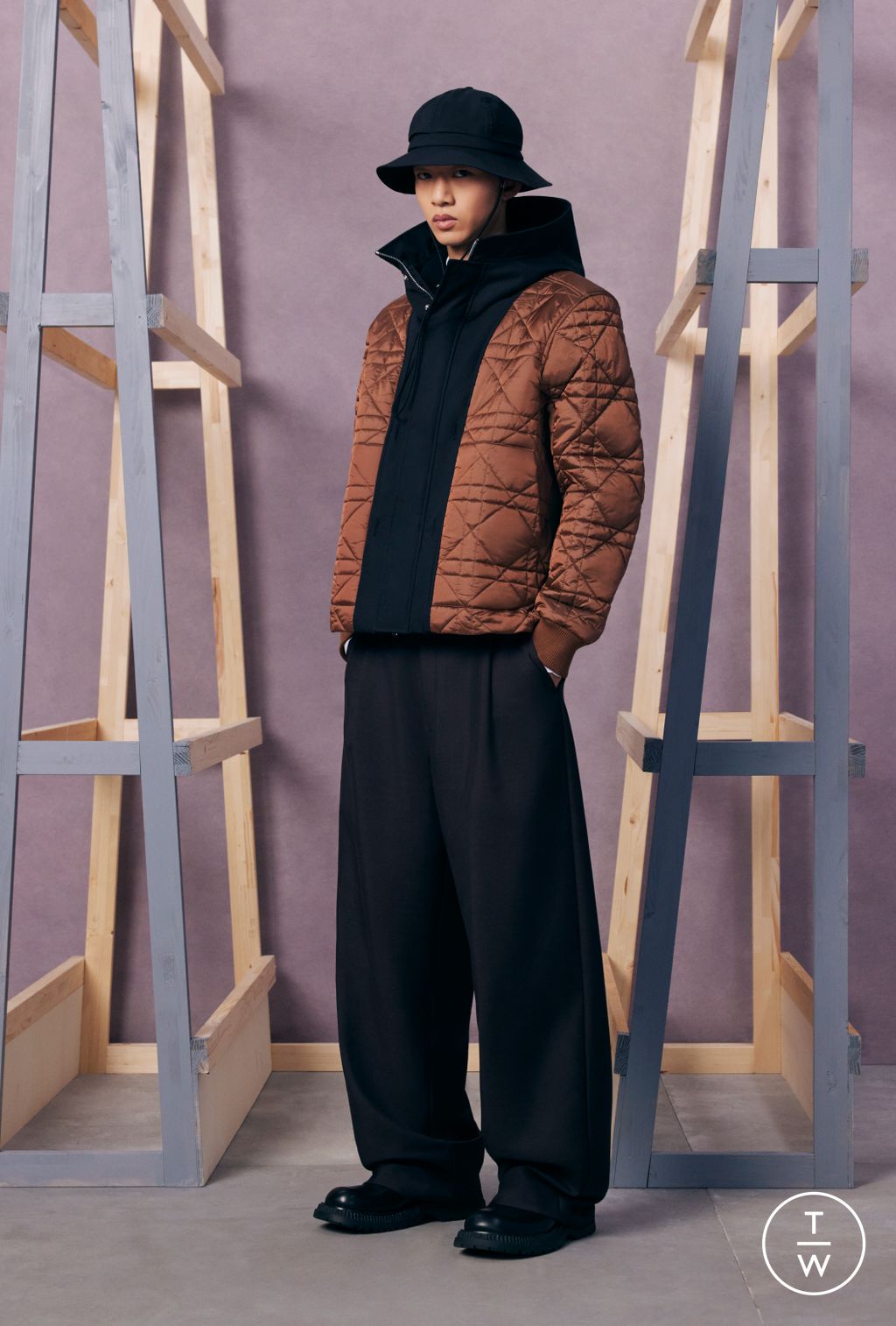Fashion Week Paris Resort 2024 look 32 from the Dior Men collection menswear