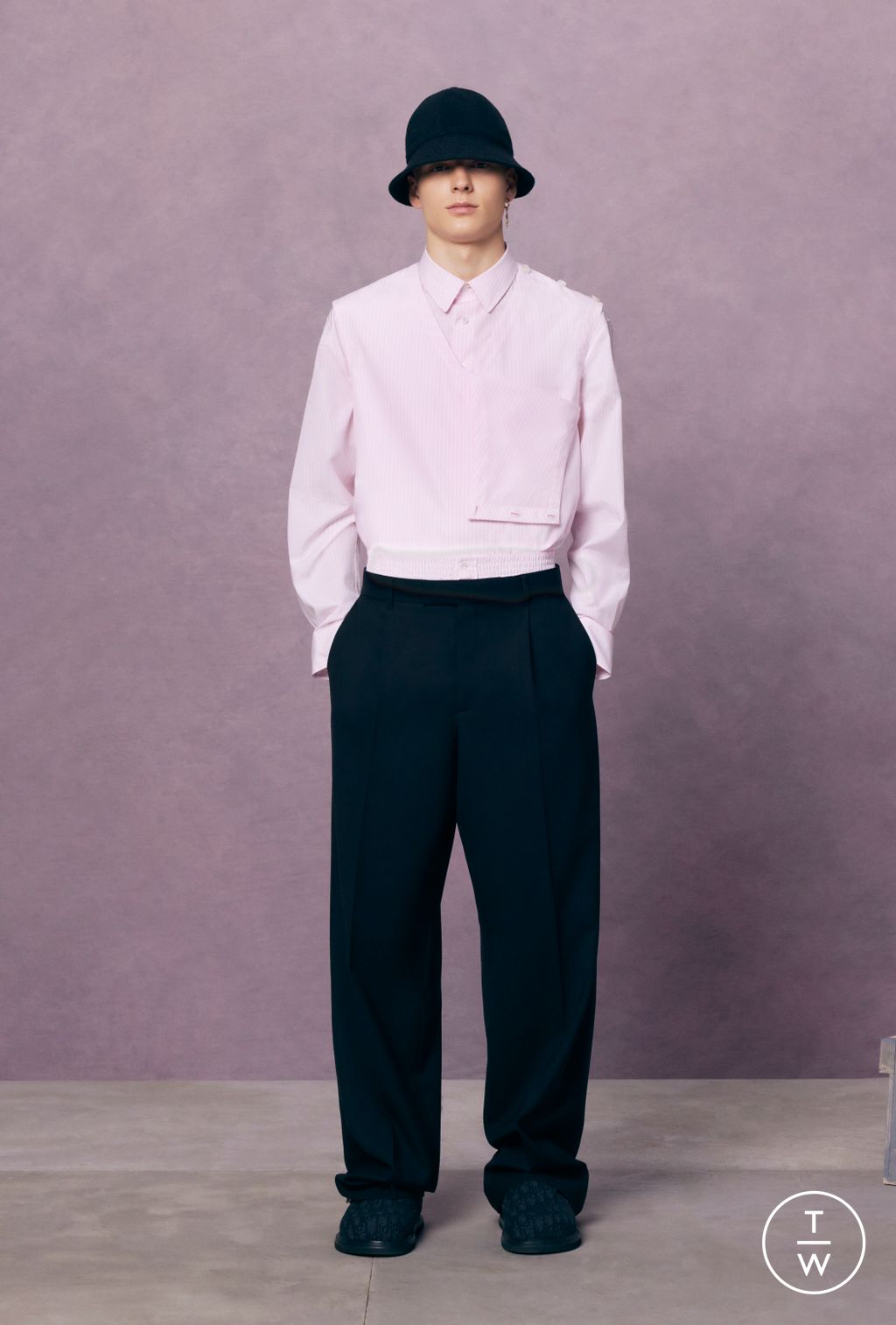 Fashion Week Paris Resort 2024 look 37 from the Dior Men collection 男装