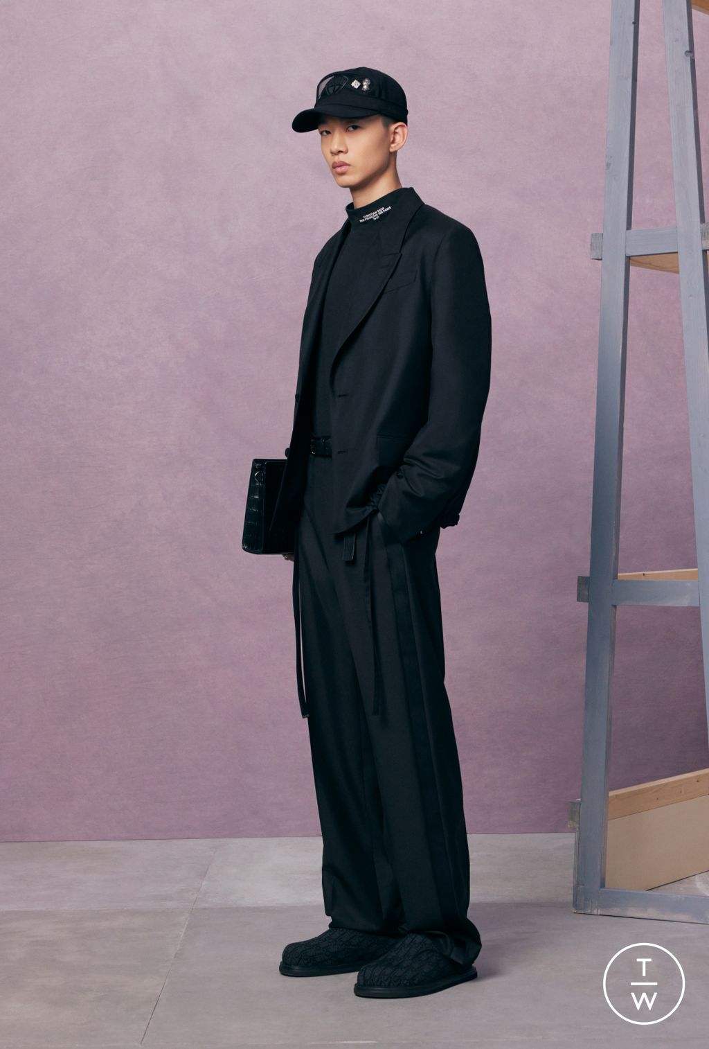 Fashion Week Paris Resort 2024 look 40 from the Dior Men collection menswear