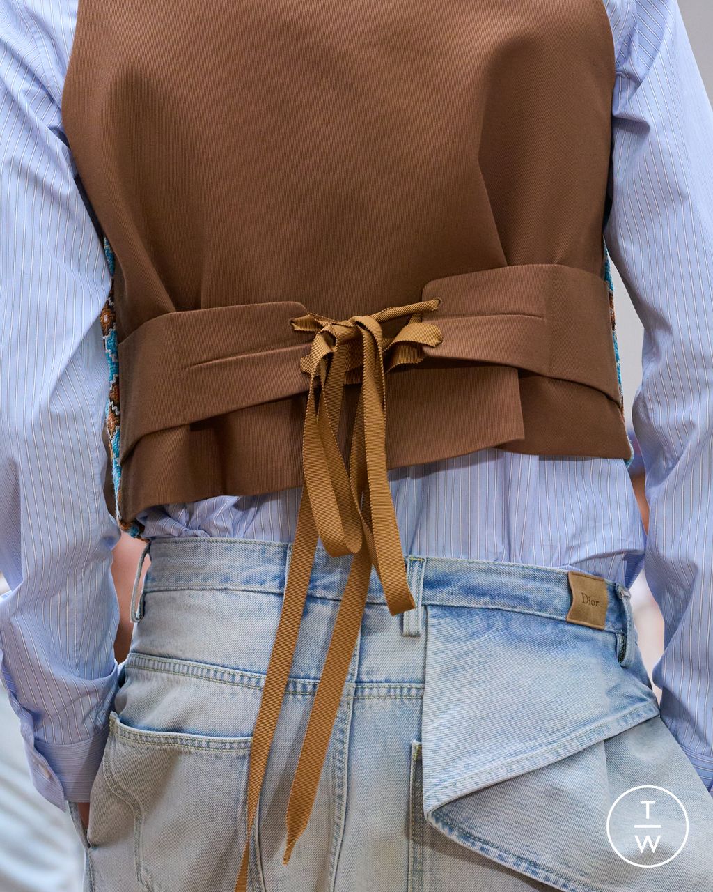 Fashion Week Paris Spring/Summer 2026 look 41 from the Dior Homme collection menswear accessories