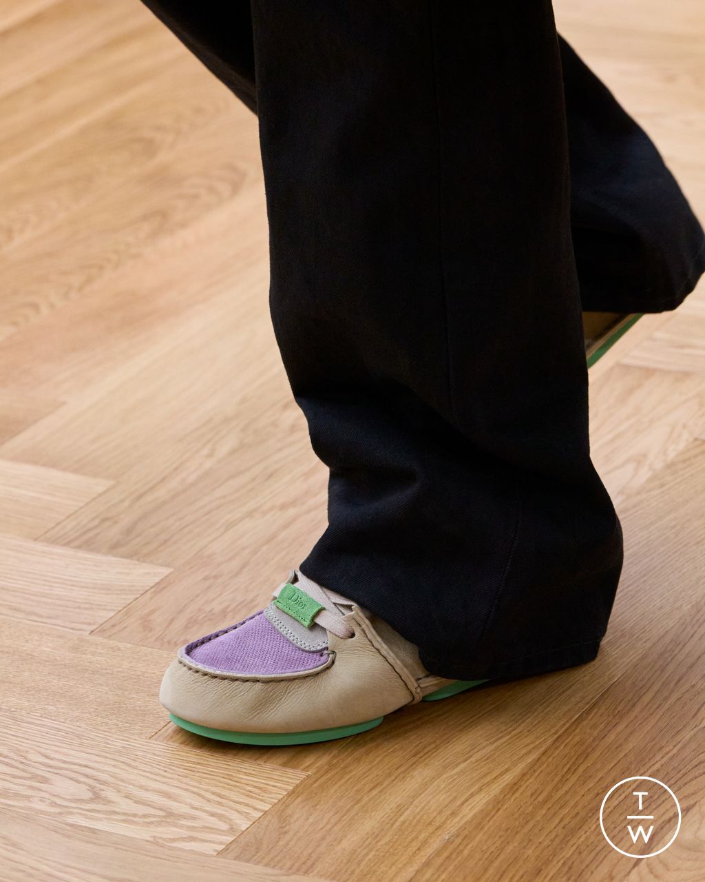 Fashion Week Paris Spring/Summer 2026 look 40 from the Dior Homme collection menswear accessories