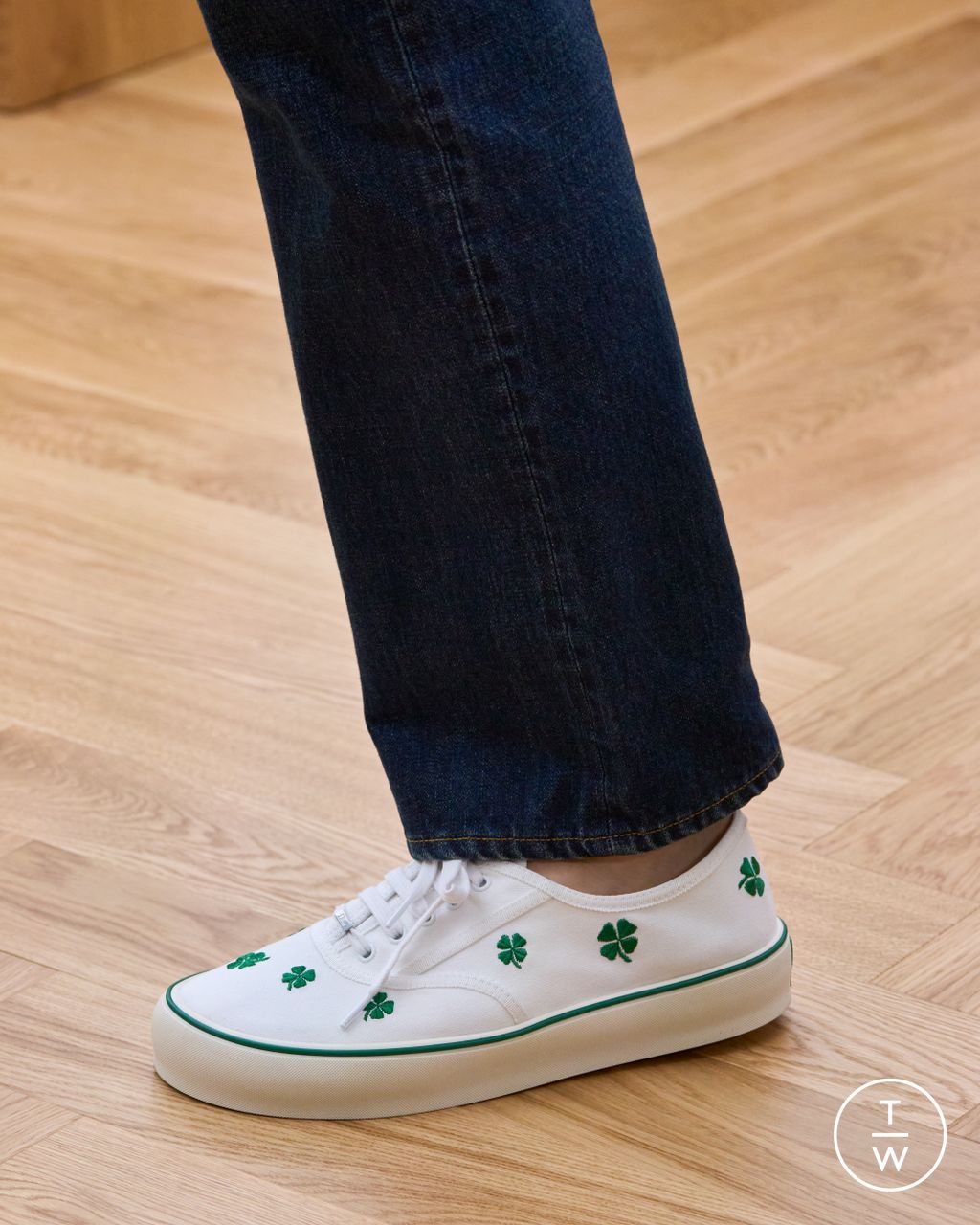 Fashion Week Paris Spring/Summer 2026 look 36 from the Dior Homme collection menswear accessories