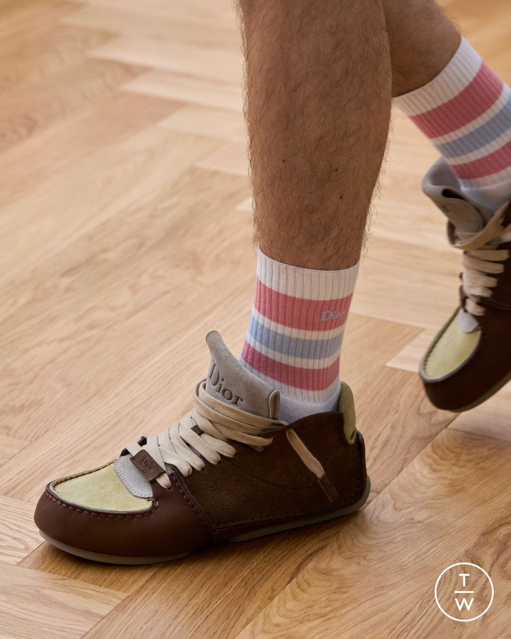 Fashion Week Paris Spring/Summer 2026 look 32 from the Dior Homme collection menswear accessories