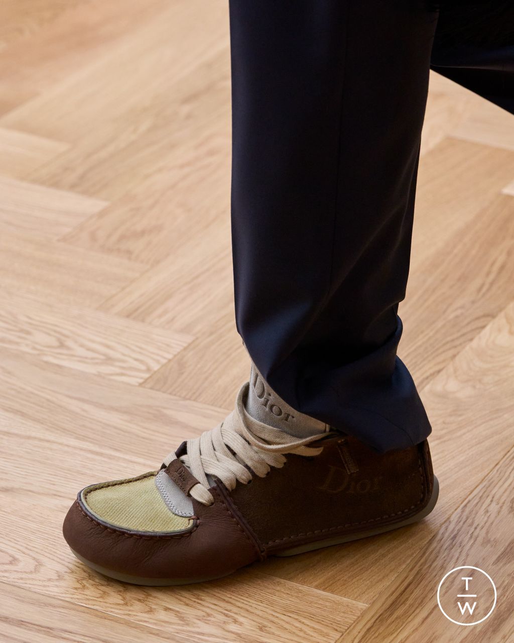 Fashion Week Paris Spring/Summer 2026 look 22 from the Dior Homme collection menswear accessories