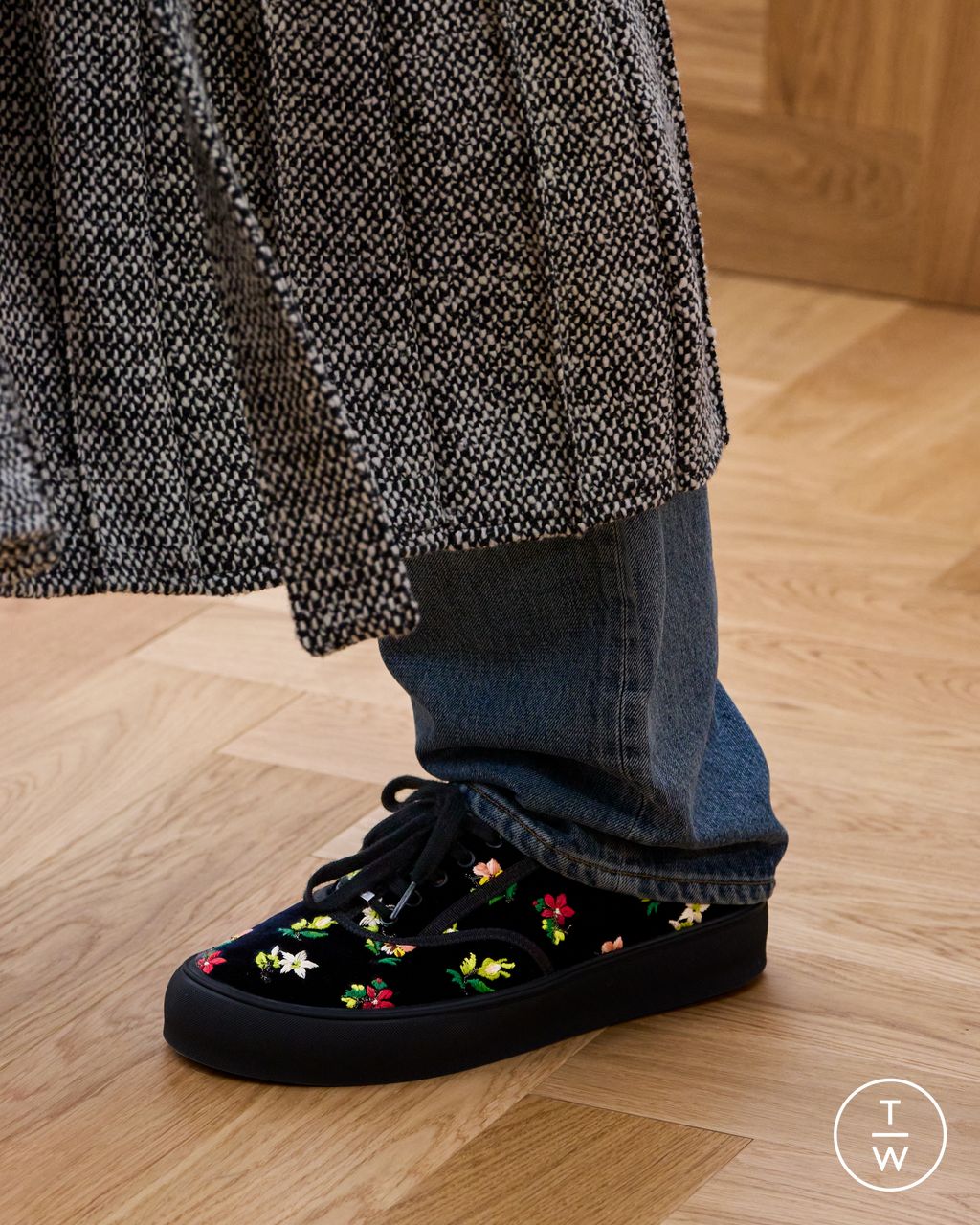 Fashion Week Paris Spring/Summer 2026 look 19 from the Dior Homme collection menswear accessories