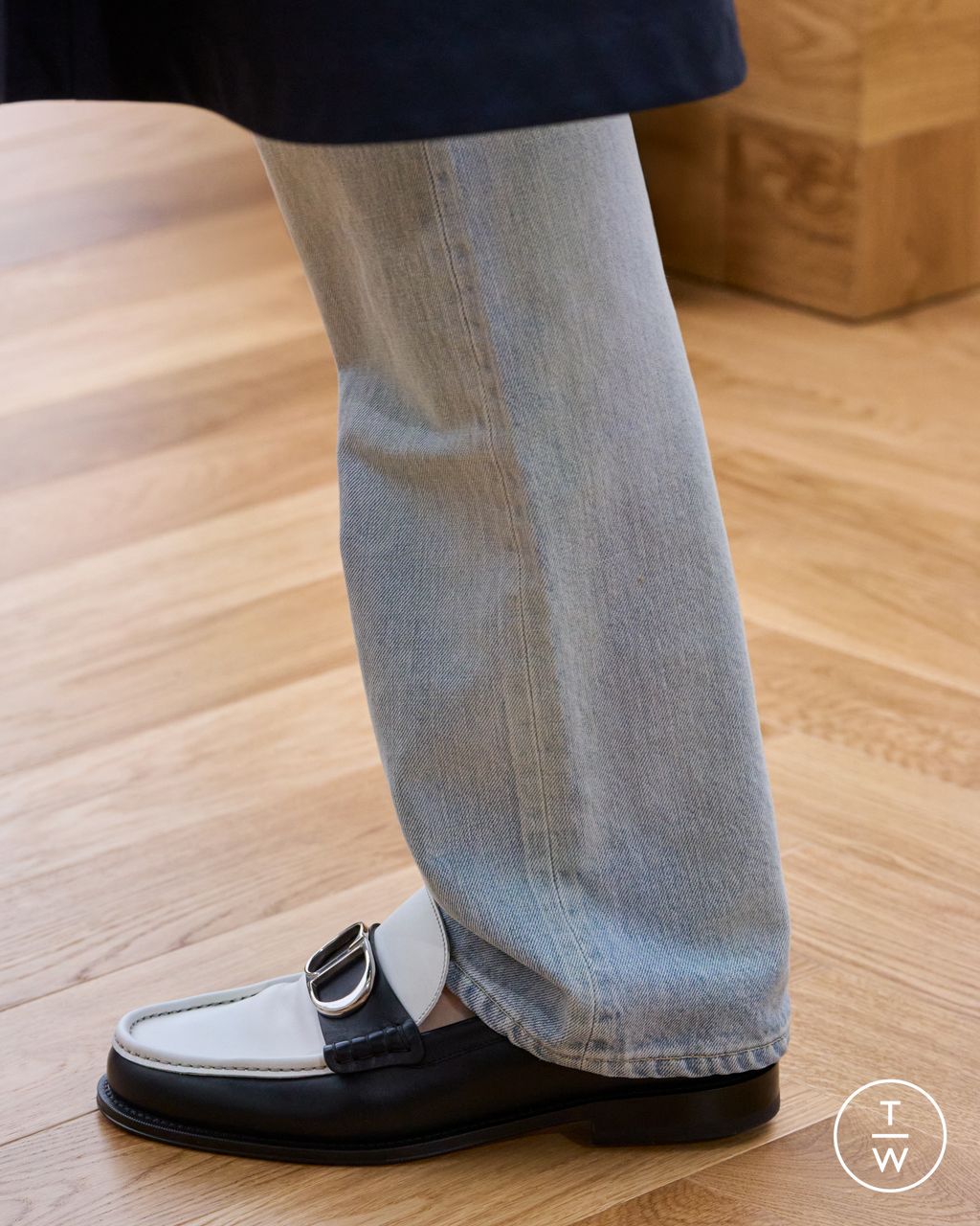 Fashion Week Paris Spring/Summer 2026 look 16 from the Dior Homme collection menswear accessories