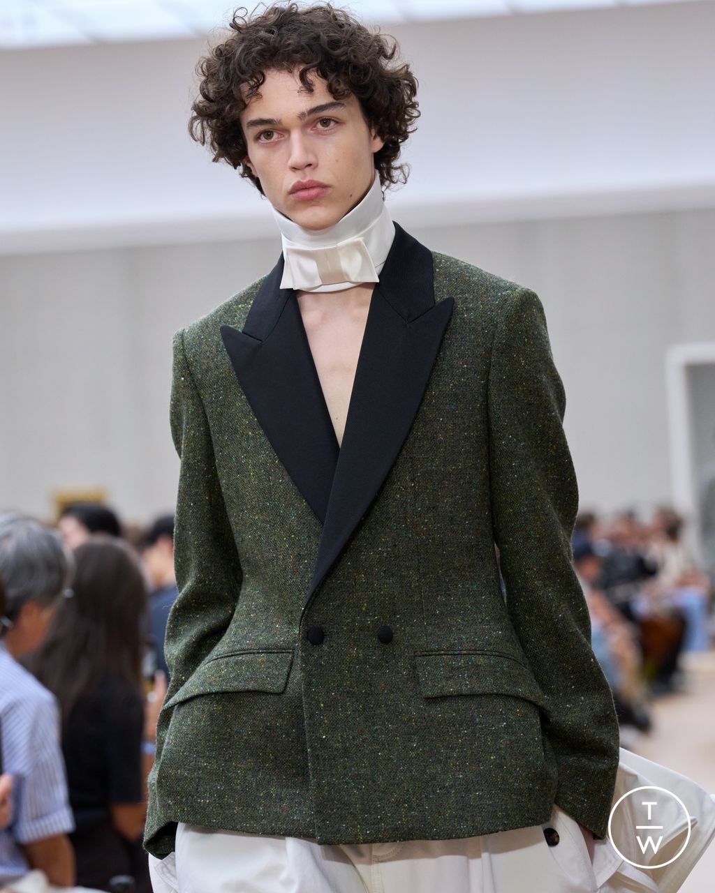 Fashion Week Paris Spring/Summer 2026 look 12 from the Dior Homme collection 男装配饰
