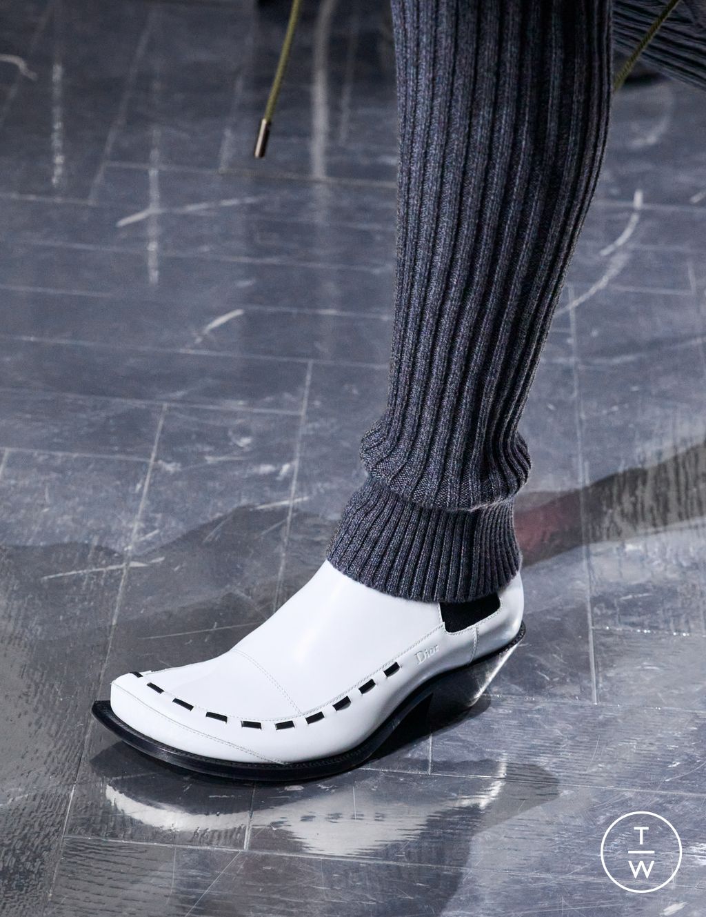 Fashion Week Paris Fall/Winter 2026 look 64 from the Dior Homme collection 男装配饰