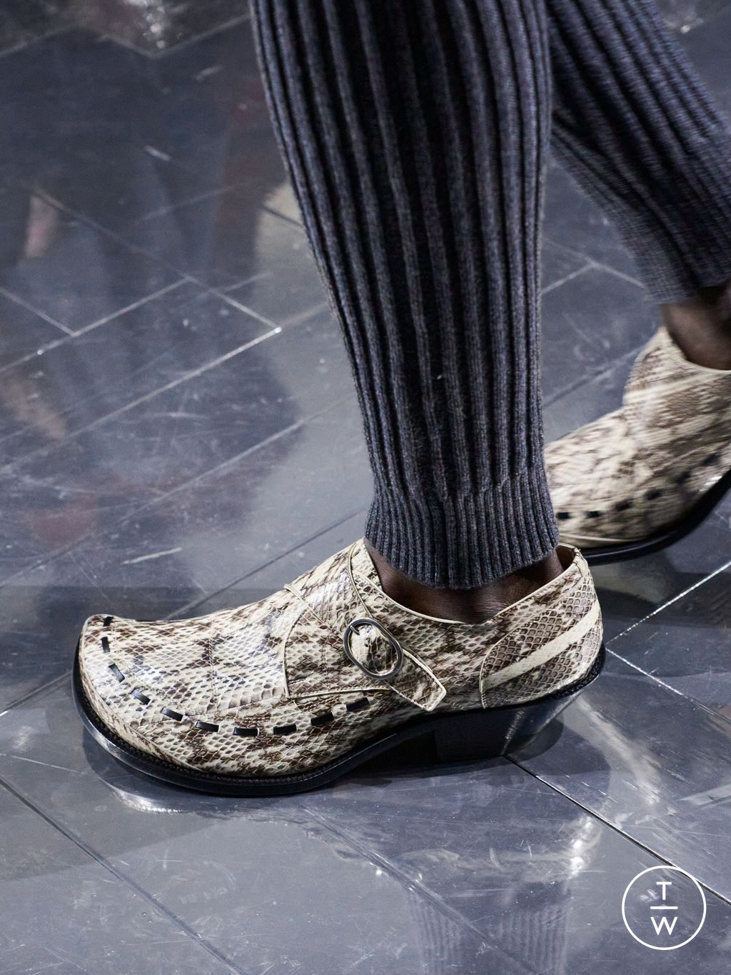 Fashion Week Paris Fall/Winter 2026 look 83 from the Dior Homme collection menswear accessories