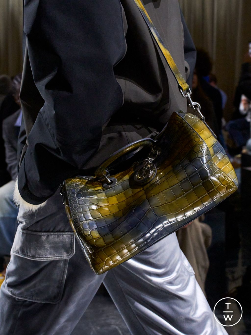 Fashion Week Paris Fall/Winter 2026 look 86 from the Dior Homme collection menswear accessories