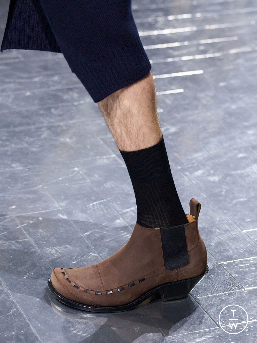 Fashion Week Paris Fall/Winter 2026 look 9 de la collection Dior Homme menswear accessories