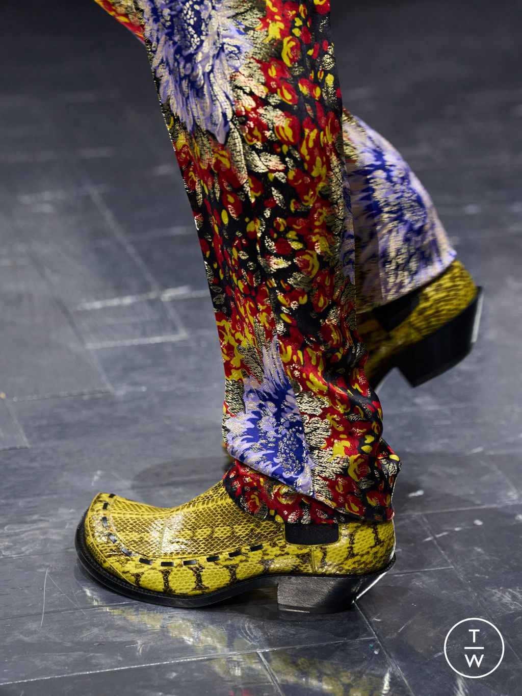 Fashion Week Paris Fall/Winter 2026 look 14 from the Dior Homme collection menswear accessories