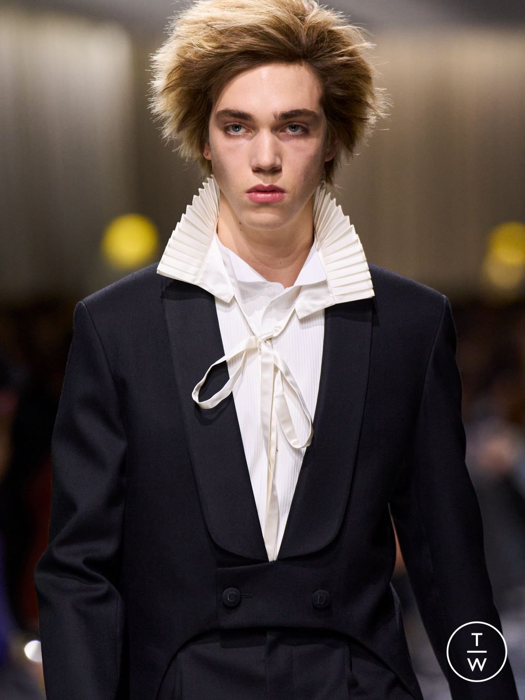 Fashion Week Paris Fall/Winter 2026 look 16 from the Dior Homme collection 男装配饰
