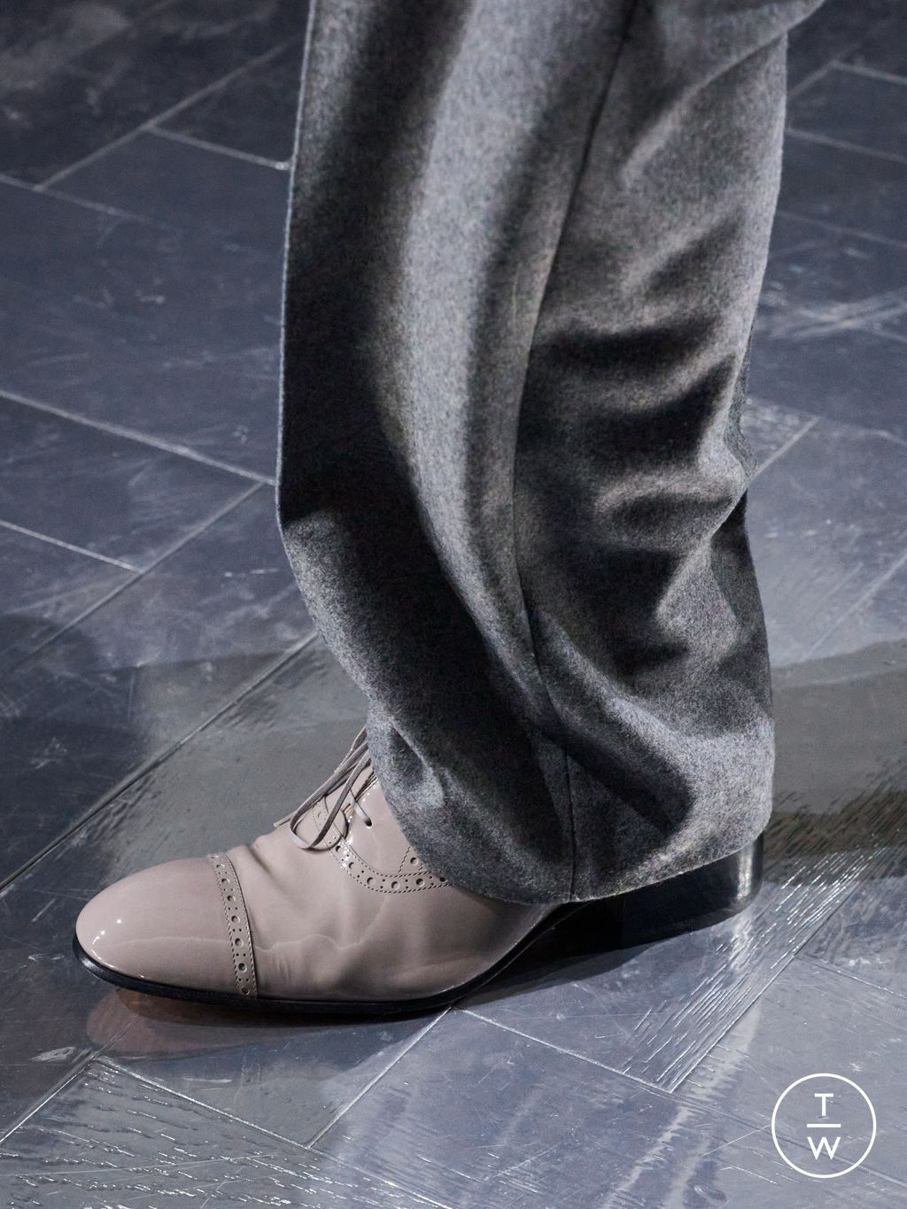 Fashion Week Paris Fall/Winter 2026 look 18 from the Dior Homme collection menswear accessories