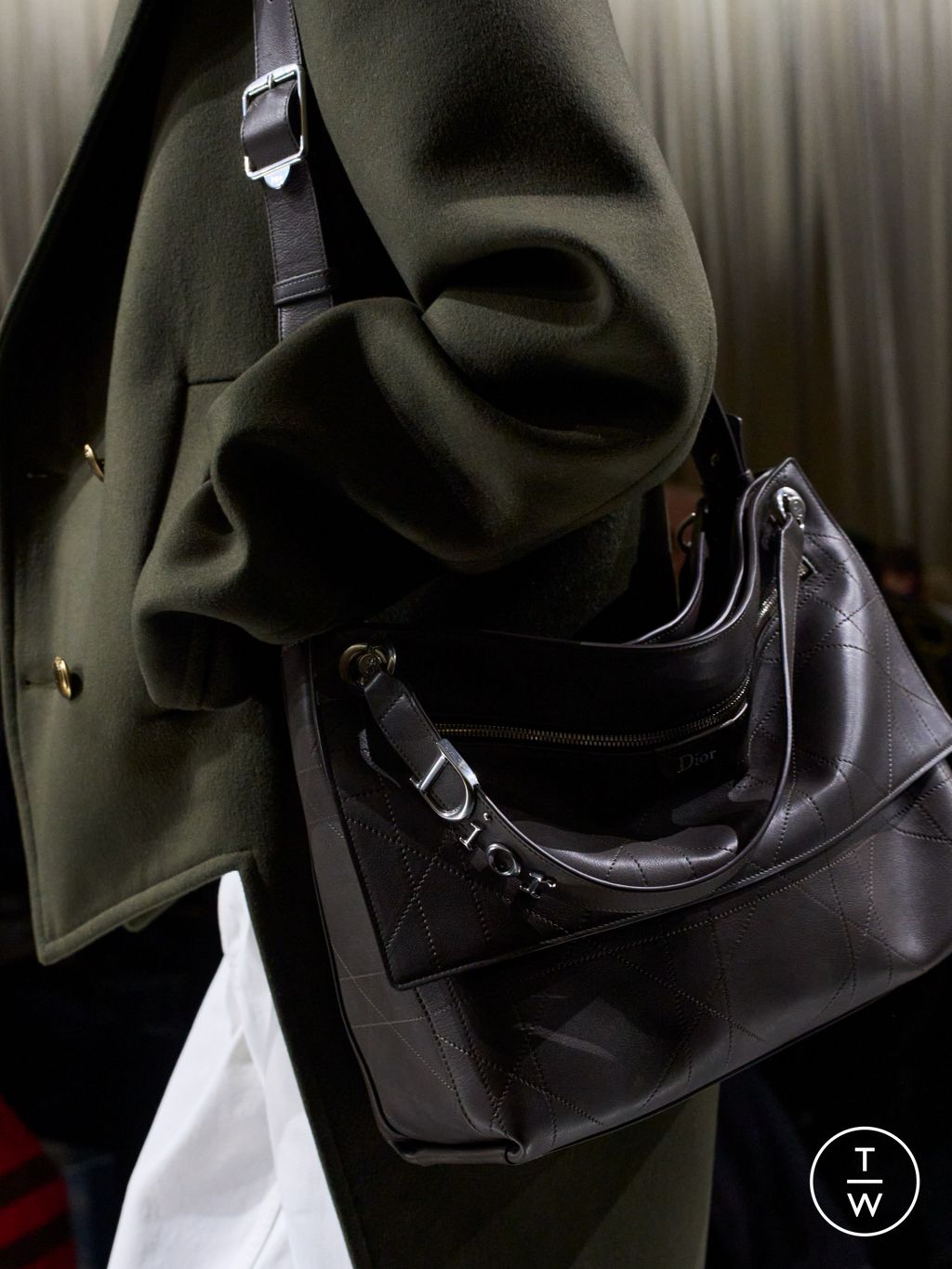 Fashion Week Paris Fall/Winter 2026 look 29 from the Dior Homme collection 男装配饰