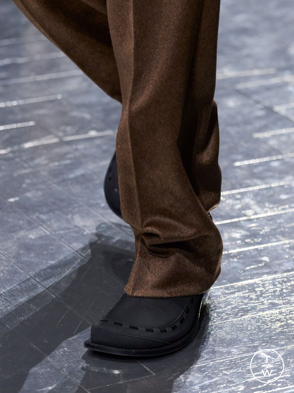 Fashion Week Paris Fall/Winter 2026 look 38 from the Dior Homme collection 男装配饰