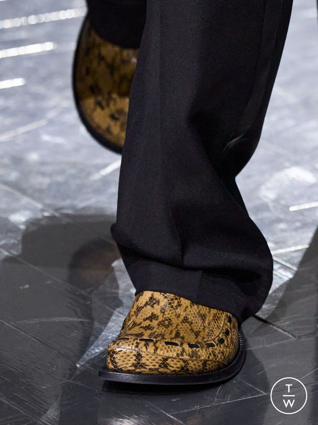 Fashion Week Paris Fall/Winter 2026 look 42 from the Dior Homme collection 男装配饰