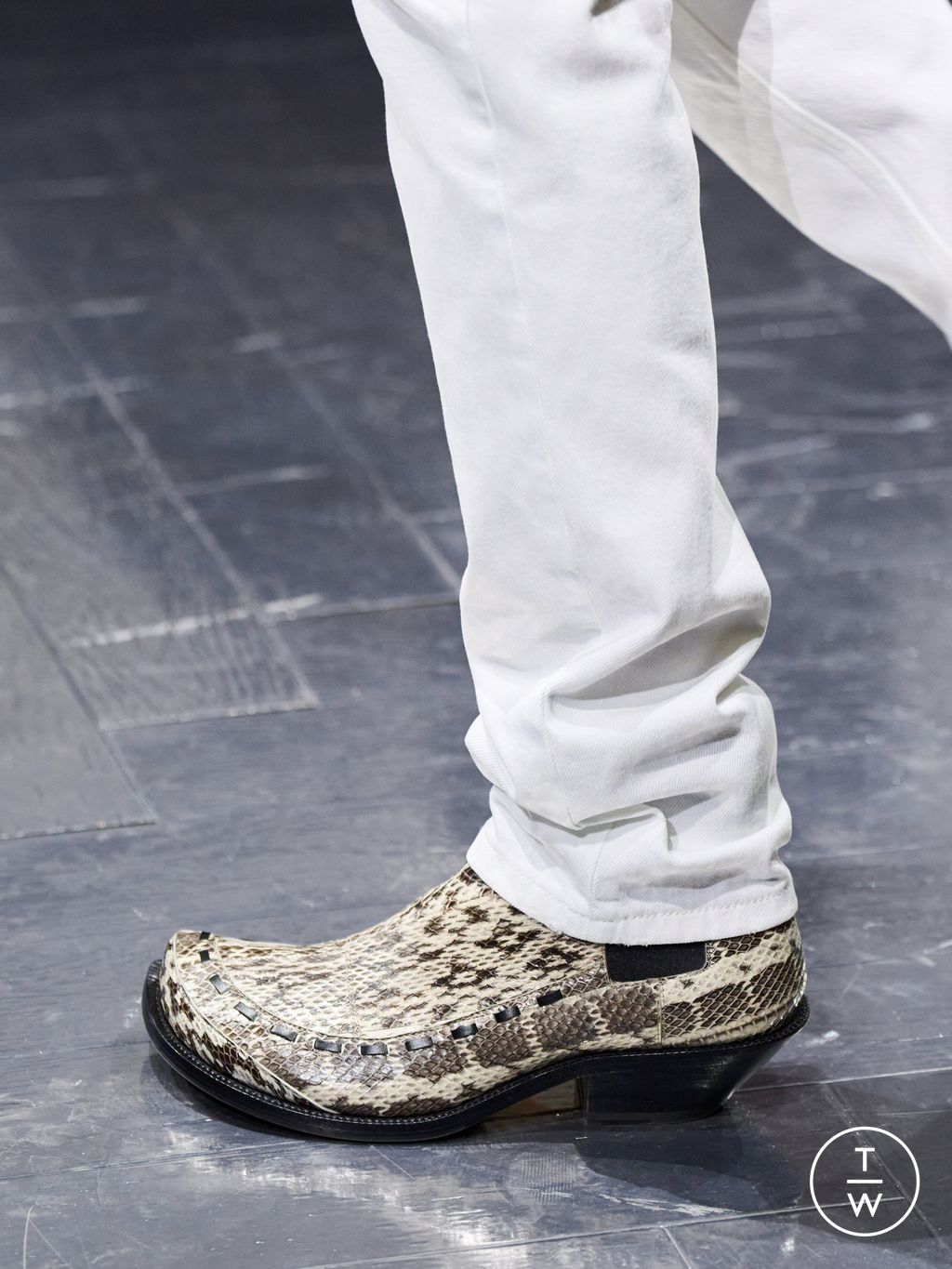 Fashion Week Paris Fall/Winter 2026 look 50 from the Dior Homme collection menswear accessories