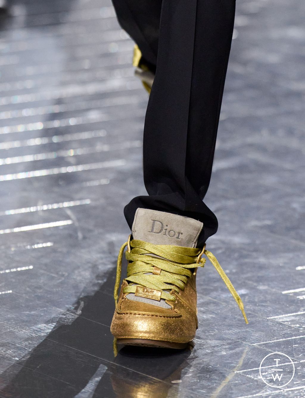 Fashion Week Paris Fall/Winter 2026 look 55 from the Dior Homme collection 男装配饰