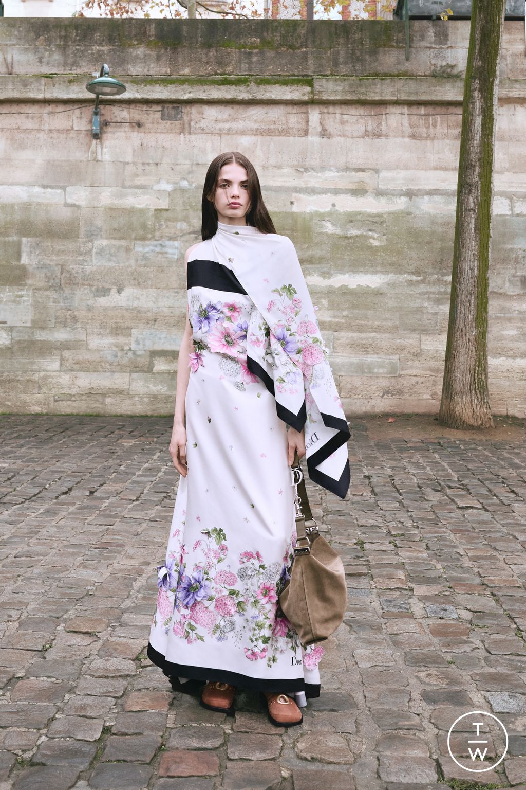 Fashion Week Paris Pre-Fall 2026 look 15 from the Dior collection 女装