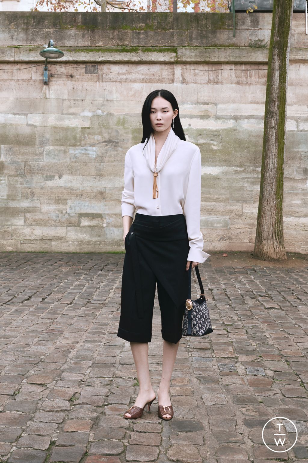 Fashion Week Paris Pre-Fall 2026 look 24 de la collection Dior womenswear