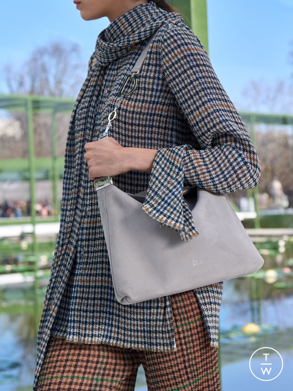 Fashion Week Paris Fall/Winter 2026 look 2 from the Dior collection womenswear accessories