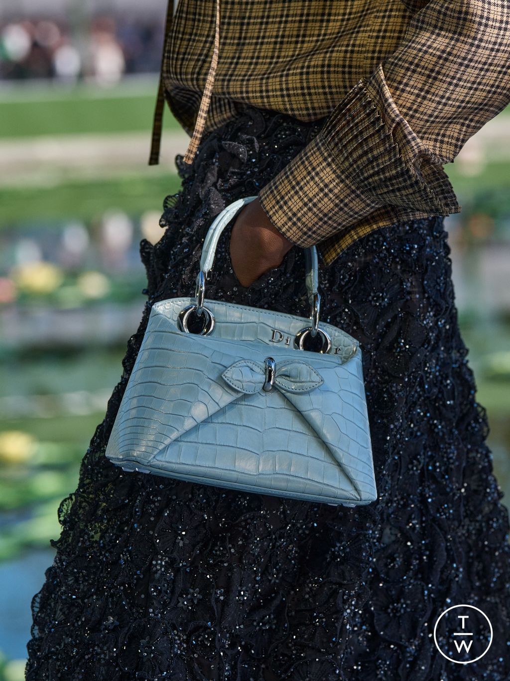 Fashion Week Paris Fall/Winter 2026 look 28 from the Dior collection womenswear accessories