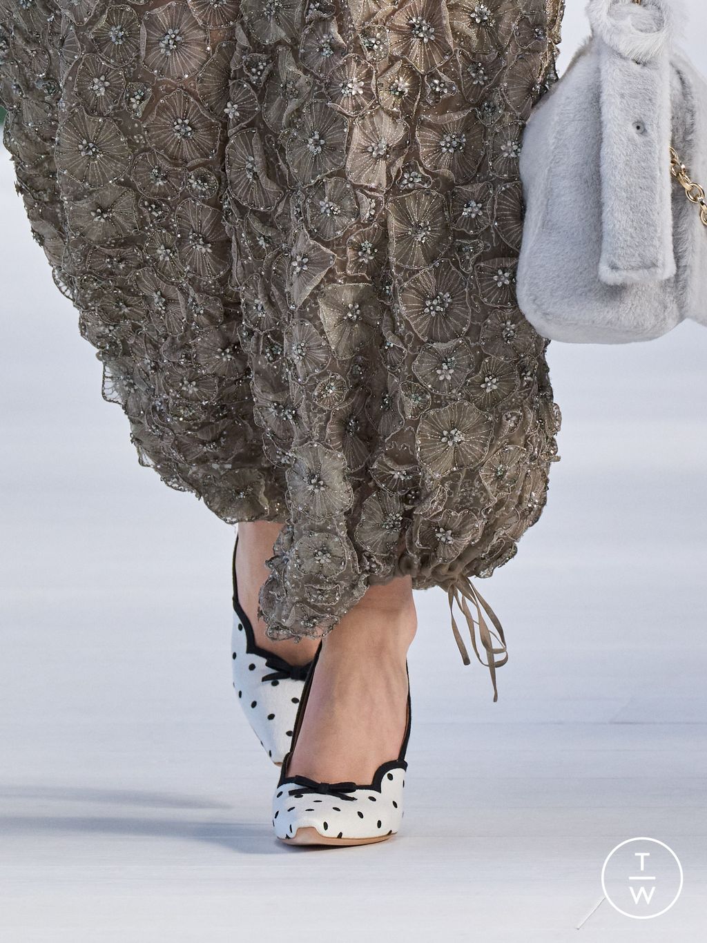 Fashion Week Paris Fall/Winter 2026 look 30 from the Dior collection womenswear accessories