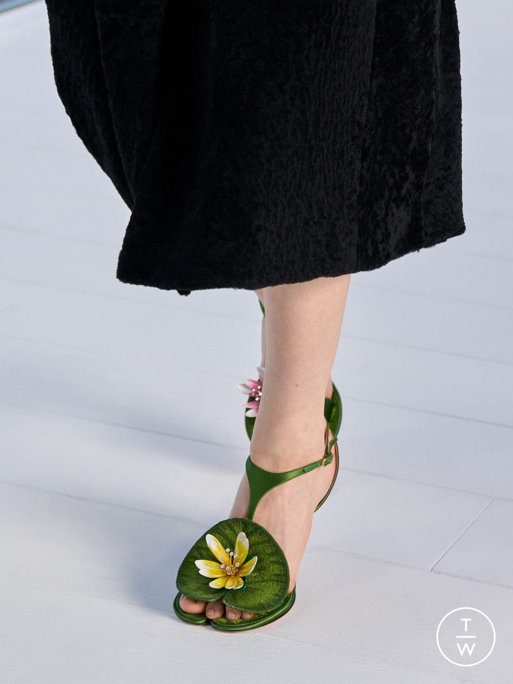 Fashion Week Paris Fall/Winter 2026 look 95 from the Dior collection womenswear accessories