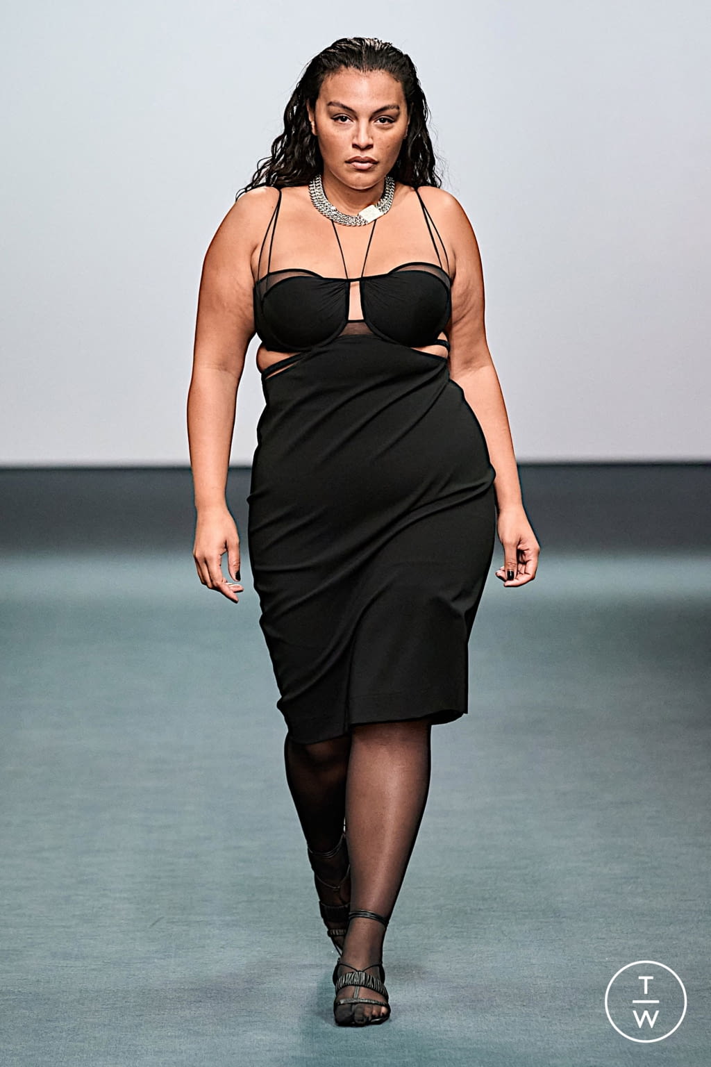 Fashion Week London Fall/Winter 2022 look 4 from the Nensi Dojaka collection womenswear