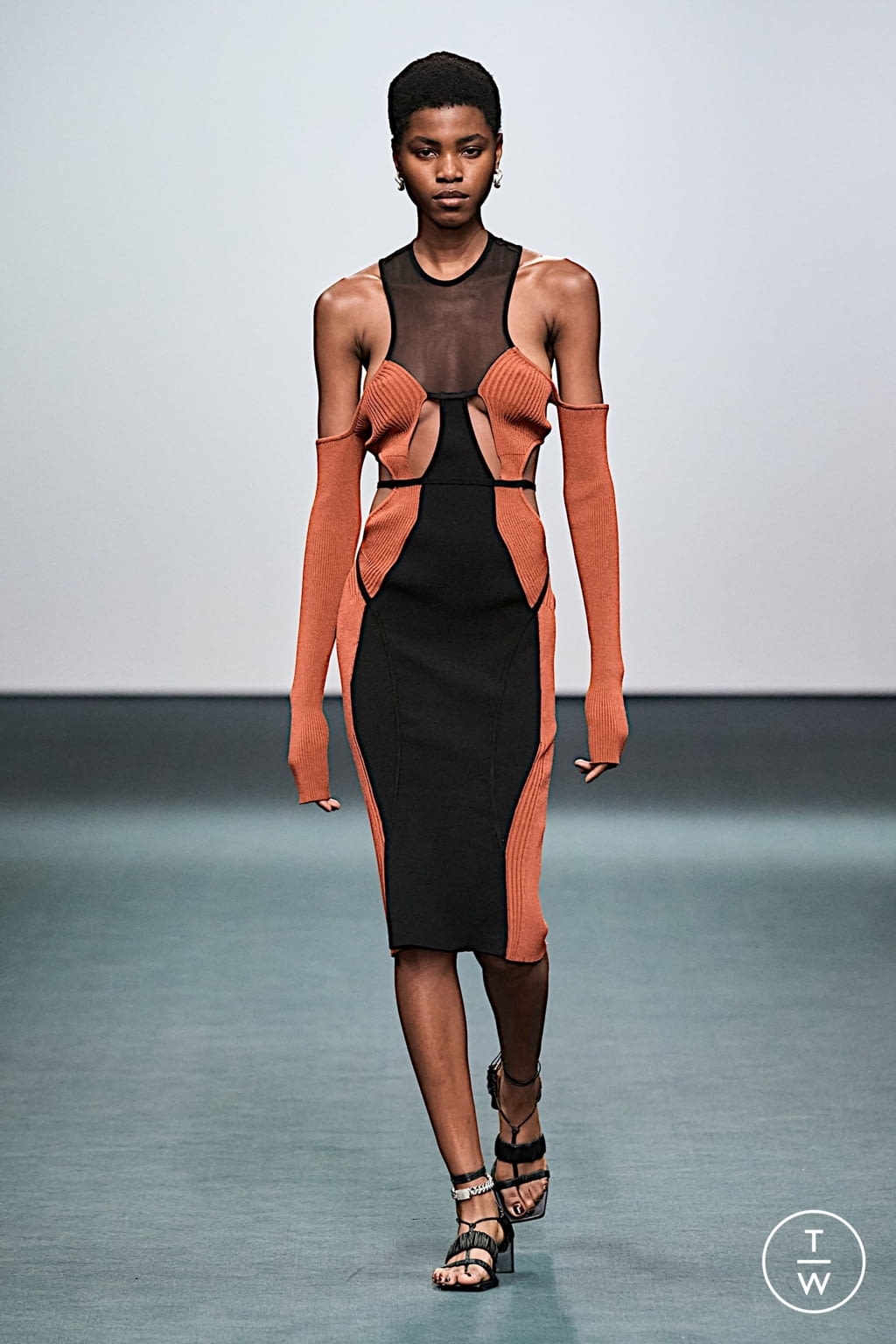 Fashion Week London Fall/Winter 2022 look 5 from the Nensi Dojaka collection womenswear