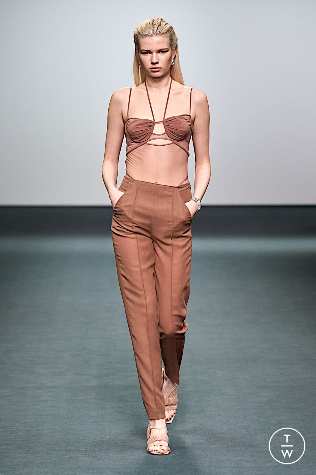 Fashion Week London Fall/Winter 2022 look 10 from the Nensi Dojaka collection womenswear