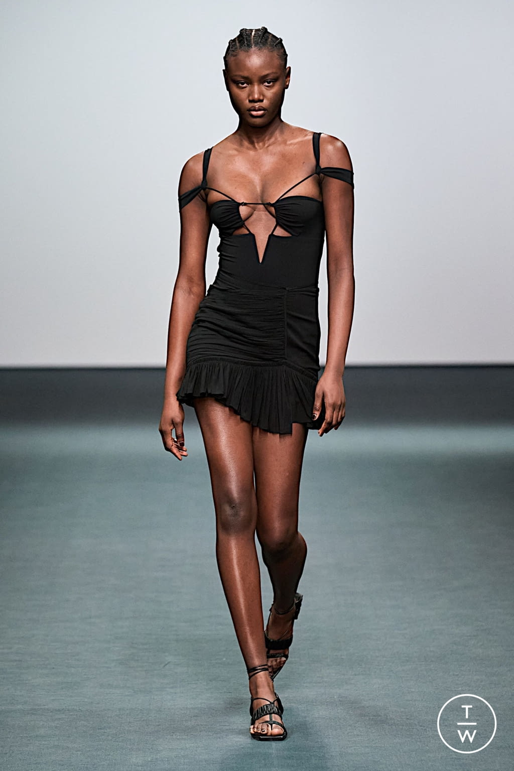Fashion Week London Fall/Winter 2022 look 14 from the Nensi Dojaka collection womenswear