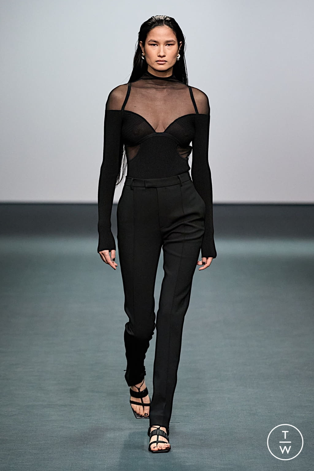 Fashion Week London Fall/Winter 2022 look 20 from the Nensi Dojaka collection womenswear
