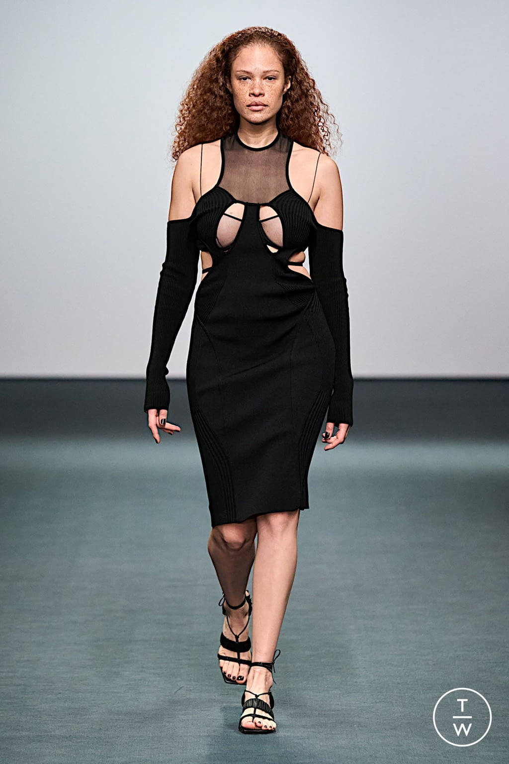 Fashion Week London Fall/Winter 2022 look 21 from the Nensi Dojaka collection womenswear