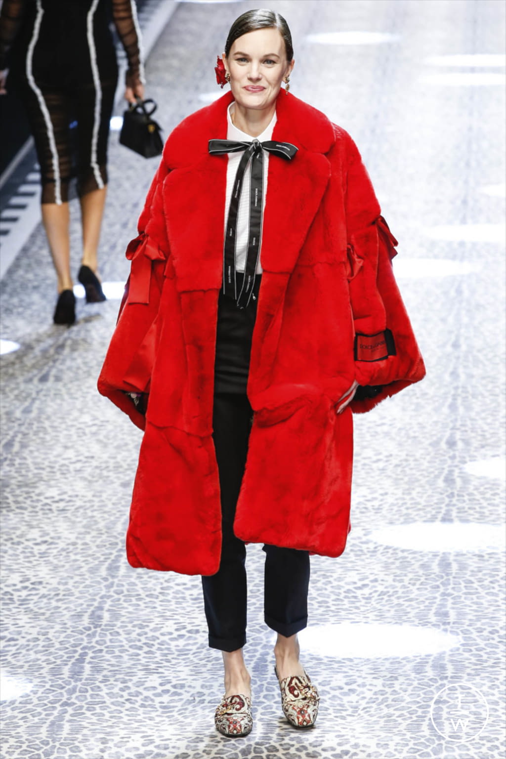 Fashion Week Milan Fall/Winter 2017 look 6 from the Dolce & Gabbana collection womenswear