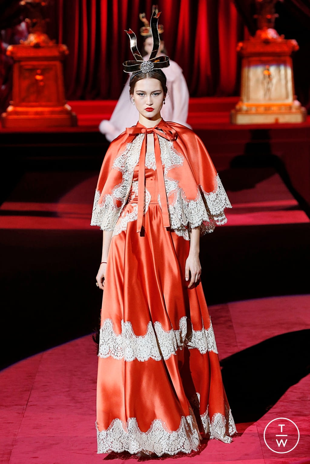 Fashion Week Milan Fall/Winter 2019 look 16 de la collection Dolce & Gabbana womenswear
