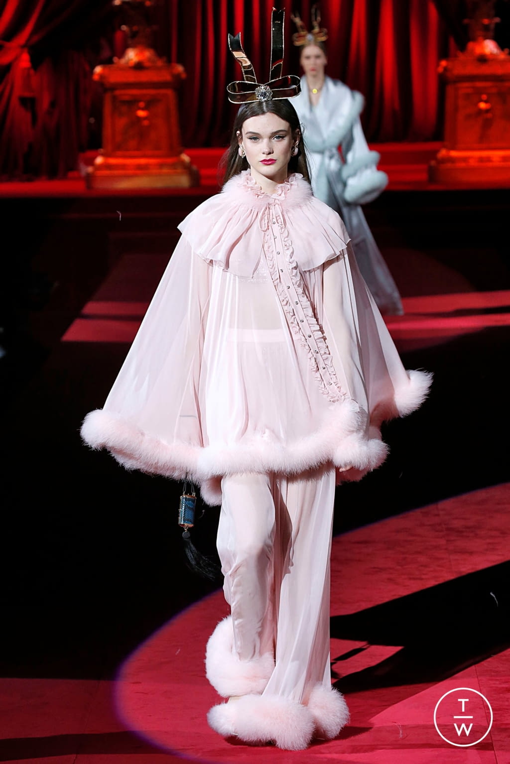 Fashion Week Milan Fall/Winter 2019 look 17 from the Dolce & Gabbana collection womenswear