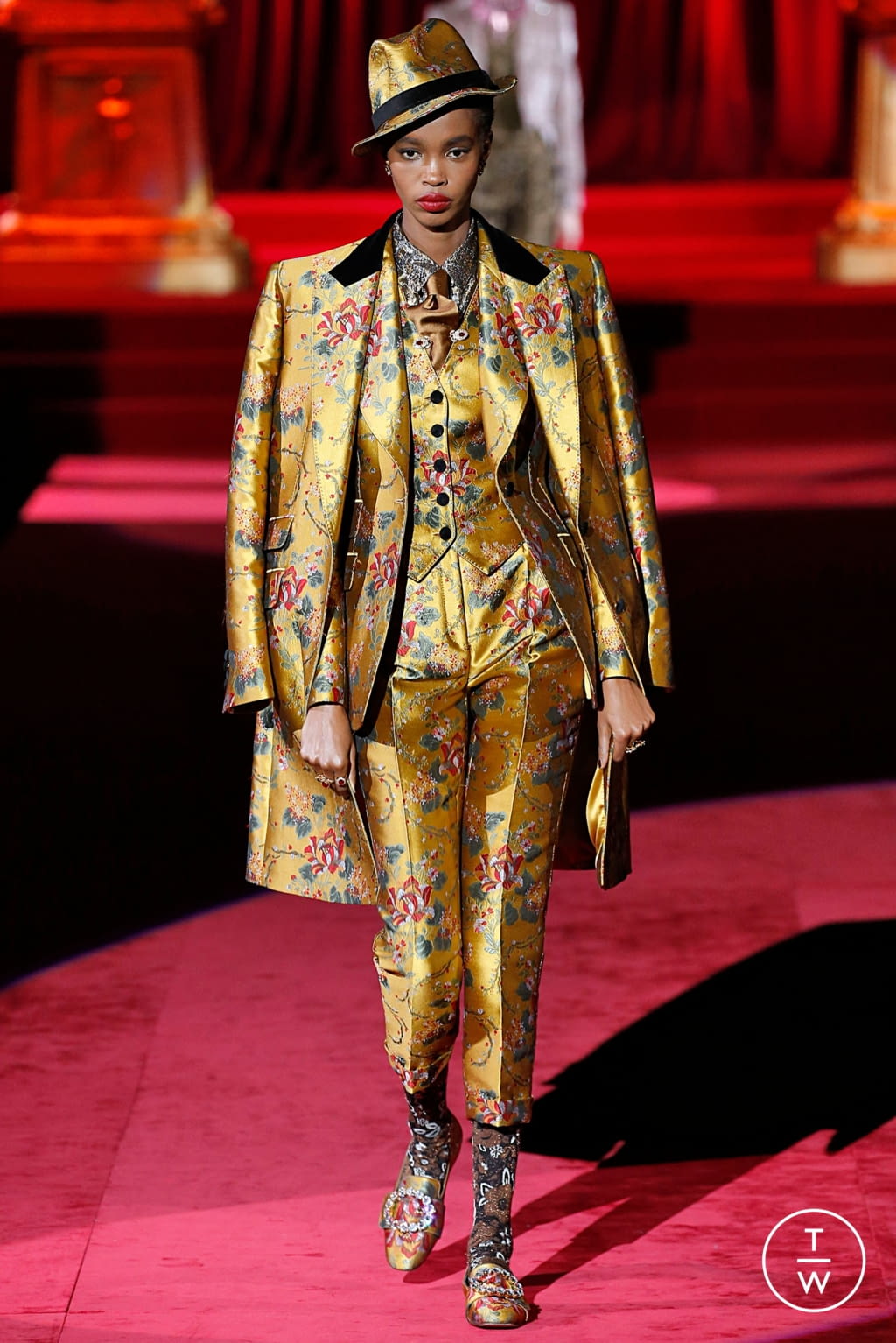 Fashion Week Milan Fall/Winter 2019 look 96 from the Dolce & Gabbana collection 女装