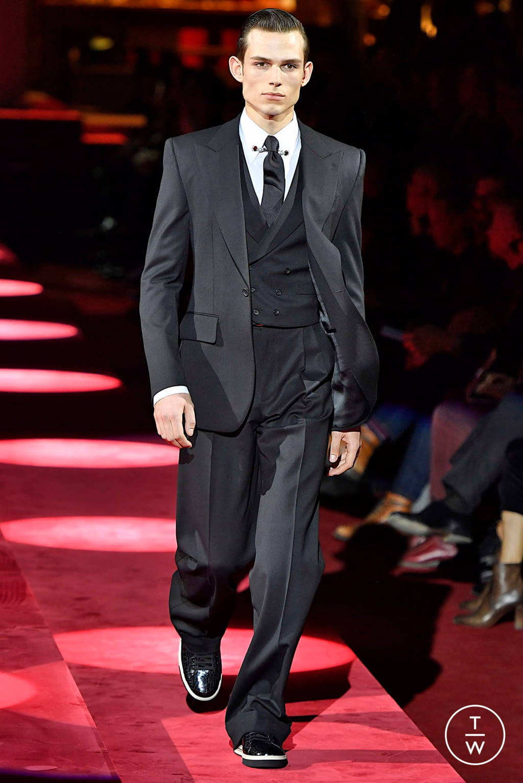 Fashion Week Milan Fall/Winter 2019 look 2 from the Dolce & Gabbana collection 男装