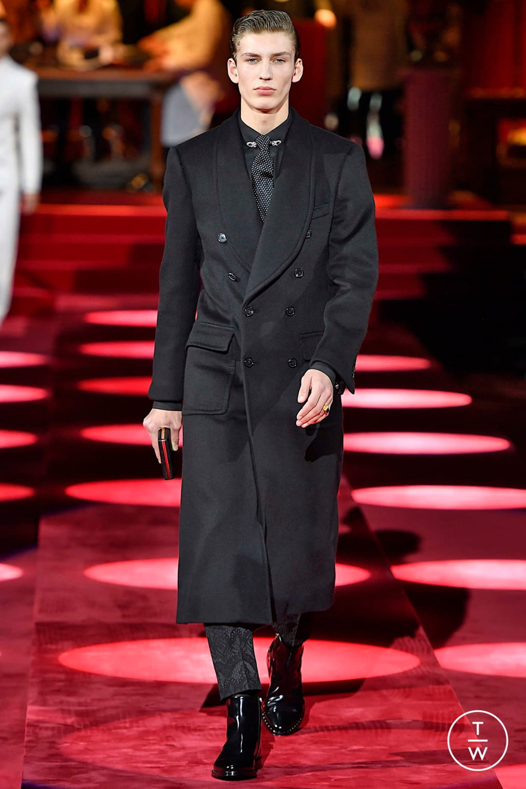 Fashion Week Milan Fall/Winter 2019 look 5 from the Dolce & Gabbana collection menswear
