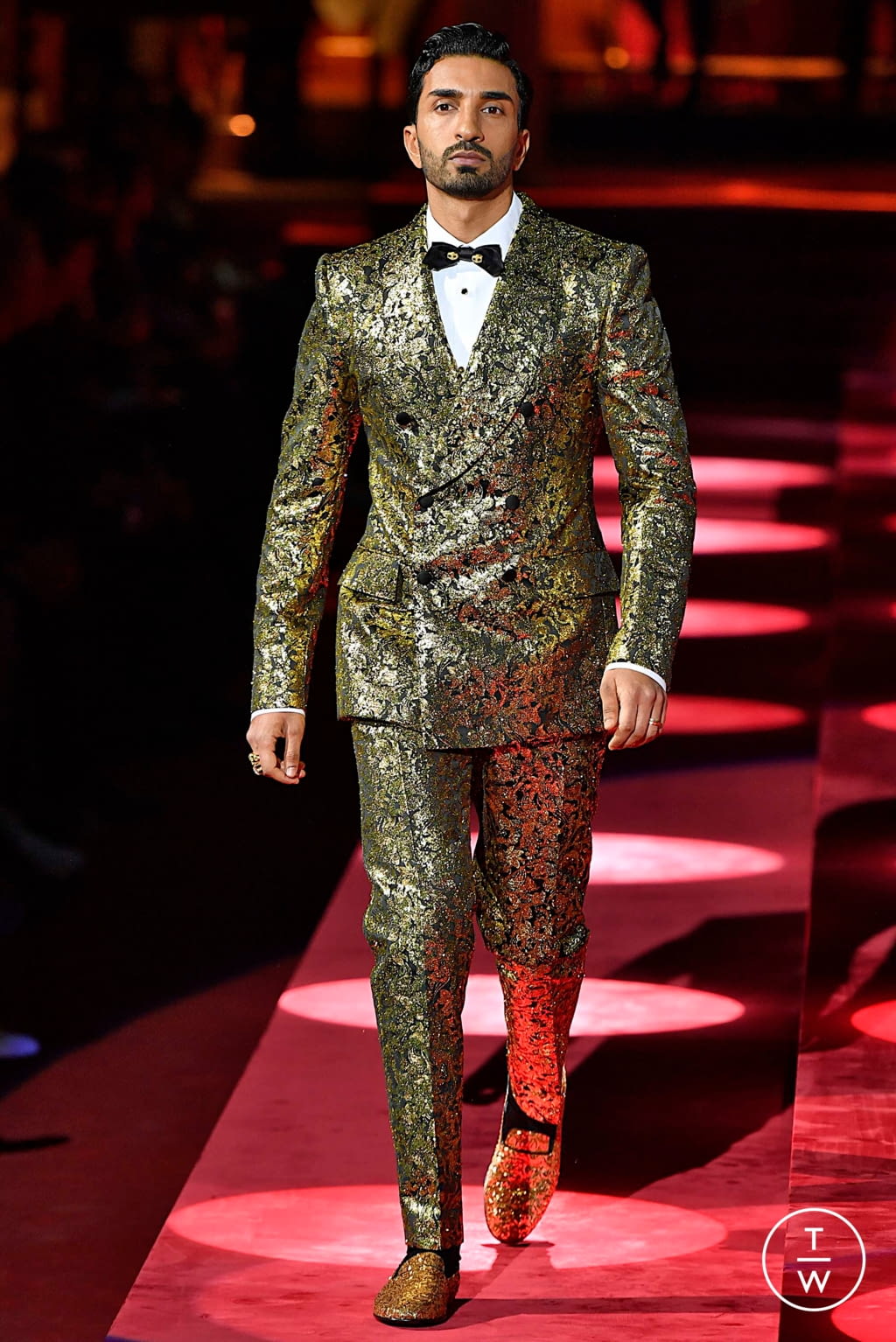 Fashion Week Milan Fall/Winter 2019 look 24 from the Dolce & Gabbana collection menswear