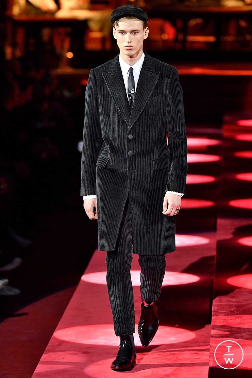 Fashion Week Milan Fall/Winter 2019 look 26 from the Dolce & Gabbana collection 男装