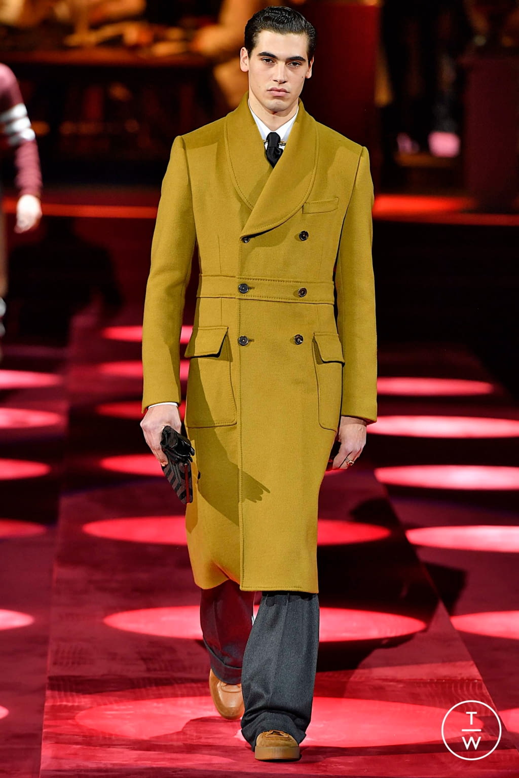 Fashion Week Milan Fall/Winter 2019 look 33 from the Dolce & Gabbana collection menswear