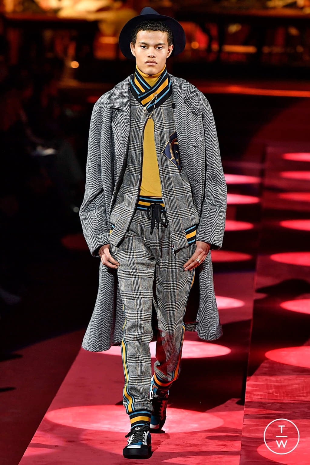 Fashion Week Milan Fall/Winter 2019 look 37 from the Dolce & Gabbana collection menswear