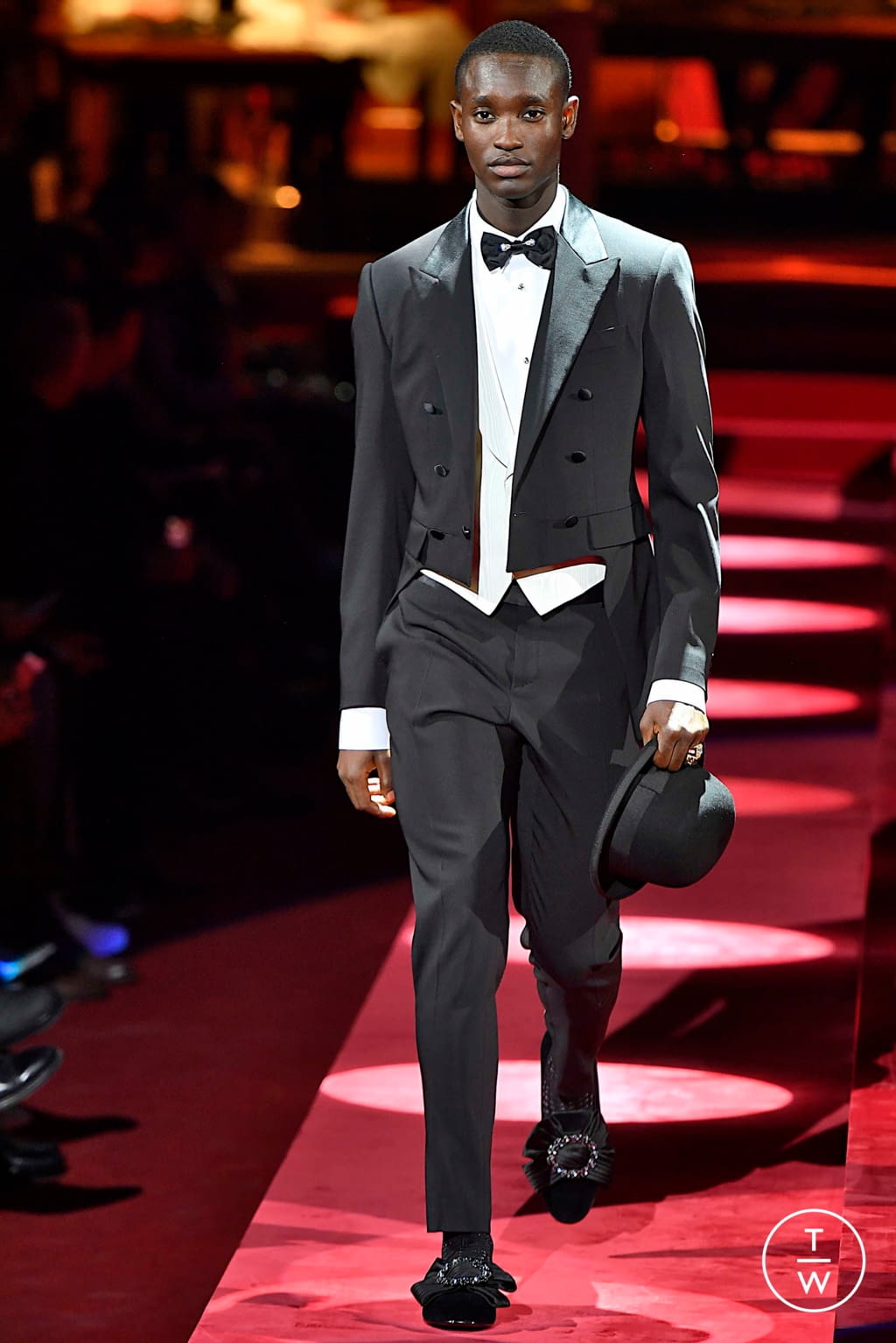 Fashion Week Milan Fall/Winter 2019 look 52 from the Dolce & Gabbana collection menswear